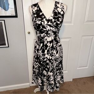 Ann Taylor Black & White Floral Sleeveless V-Neck Linen  Dress Size 0